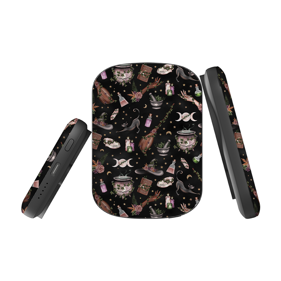 MagSafe Power Bank - Woodland Witch Black