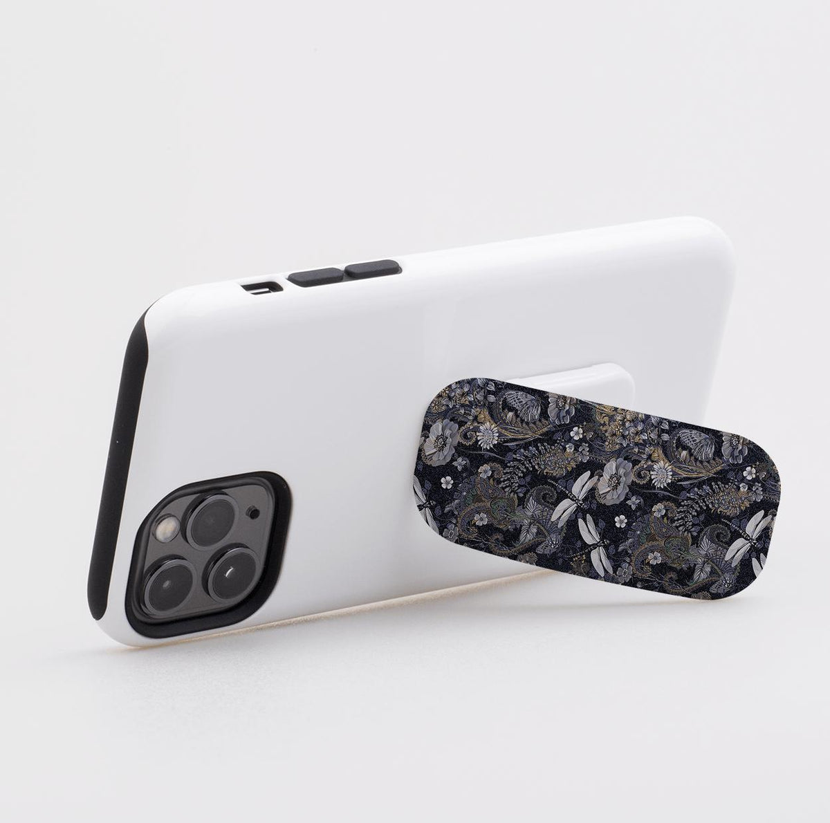 Support téléphone Clickit au motif floral Belsay fixé sur une coque de smartphone blanche sur un fond uni.