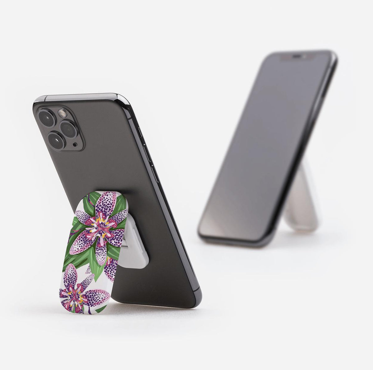 Support de téléphone Clickit Chelsea floral fixé à un smartphone, montré en modes portrait et paysage.