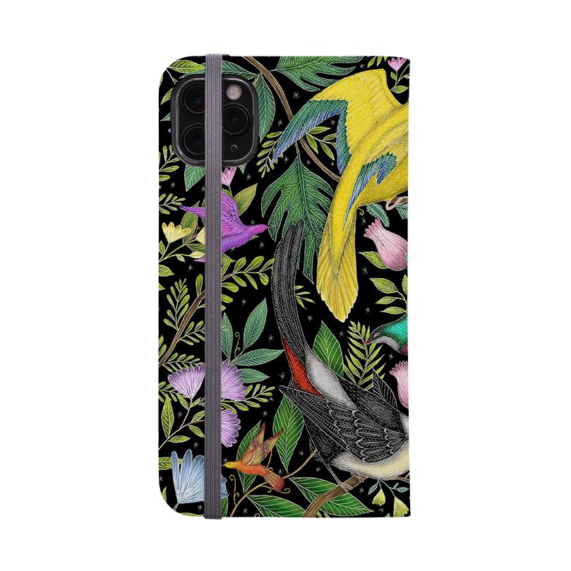 Handyhülle mit Brieftaschenfach – Exotische Vögel von Catherine Rowe – Vegane Brieftaschenhülle aus Lederersatz. 3 Kartenfächer, vollständig bedruckte Außenseite. Kompatibilität: Siehe Dropdown-Menü für Optionen – bitte wählen Sie die passende Hülle, da wir nach Bestellung drucken. – Stringberry