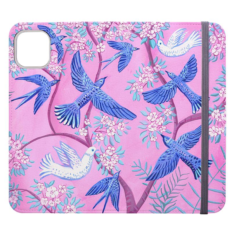 Handyhülle mit Brieftasche – Folkbirds By Mary Stubberfield – Vegane Brieftaschen-Handyhülle aus veganes Leder. 3 Kartenfächer, vollständig bedruckte Außenseite. Kompatibilität: Siehe Dropdown-Menü für Optionen – bitte wählen Sie die passende Hülle, da wir auf Bestellung bedrucken. -Stringberry