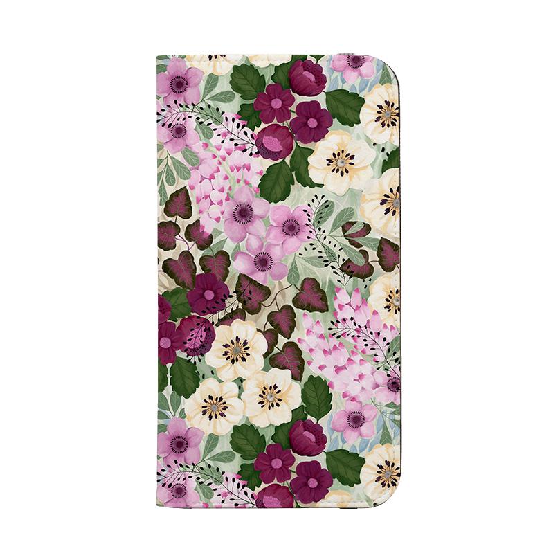 Custodia per telefono con portafoglio - Fiori viola di Bex Parkin - Custodia portafoglio in pelle vegana. Pelle vegana, 3 scompartimenti per carte e esterno completamente stampato. Compatibilità: consulta il menu a discesa per le opzioni, si prega di selezionare la custodia corretta poiché produciamo su ordinazione. - Stringberry