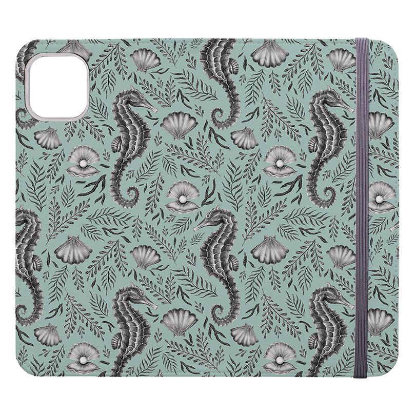 Cover per telefono porta carte - Verde Cavallo Marino di Catherine Rowe - Cover porta carte in pelle vegana. 3 scomparti per carte. Esterno completamente stampato. Per la compatibilità consulta il menu a tendina per le opzioni: si prega di selezionare la cover corretta poiché realizziamo su ordinazione.-Stringberry