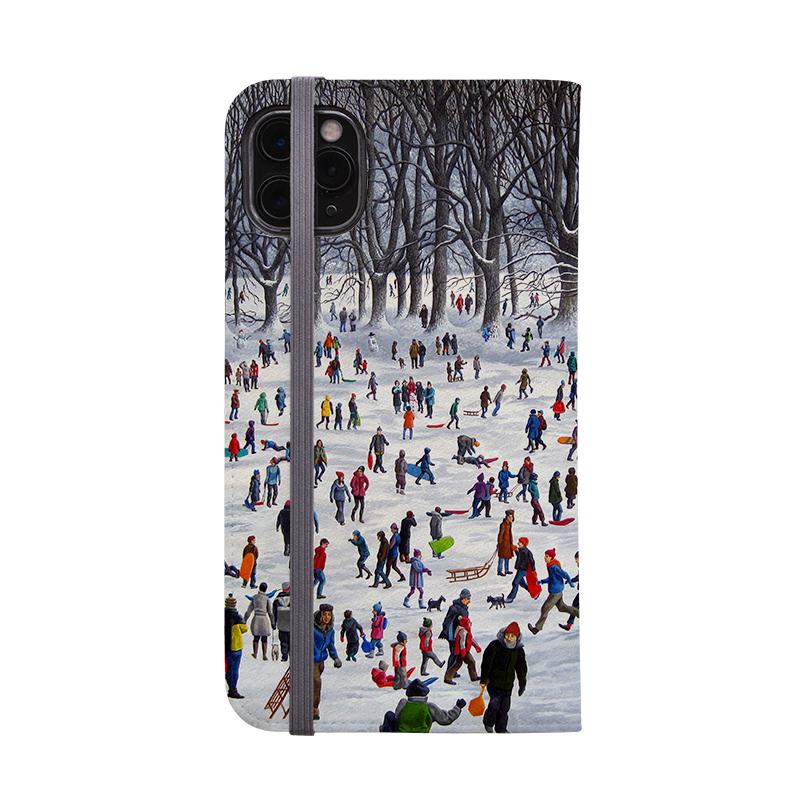 Étui portefeuille pour téléphone - Snow Time par Philip Hood - Étui portefeuille en cuir végétalien. Cuir végétalien. Trois fentes pour cartes. Extérieur entièrement imprimé. Compatibilité : Consultez le menu déroulant pour les options, veuillez sélectionner le bon étui car nous imprimons sur commande. - Stringberry